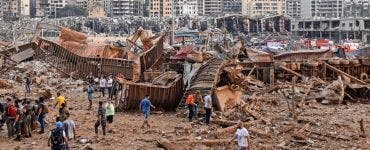 Oameni rămași fără case, rezerve de grâne doar pentru o lună și foarte multe decese. Acestea sunt doar câteva dintre dezastrele cauzate de explozia din Beirut