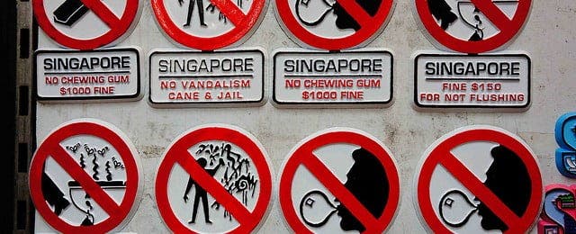 Singapore a ajuns cel mai curat oraș din lume datorită draconicelor legi pe care le are. Ce să nu faci când mergi în Singapore