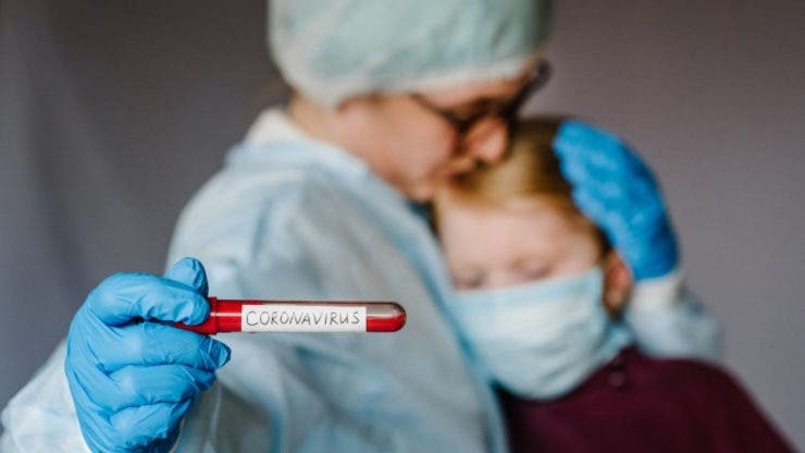 Un copil de 8 ani din România a fost internat la ATI după ce s-a infectat cu COVID-19