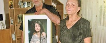 tatal madalinei manole a murit
