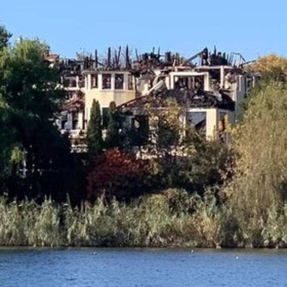 Vila lui Irinel Columbeanu a ars din temelii