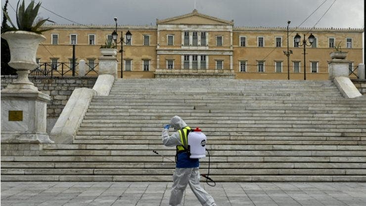 Izolare totală în Grecia