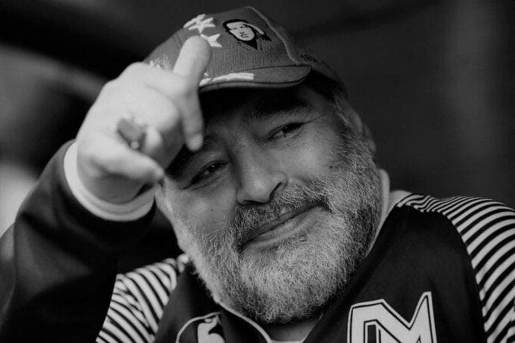 Maradona a murit, Barcelona, Napoli, Pele