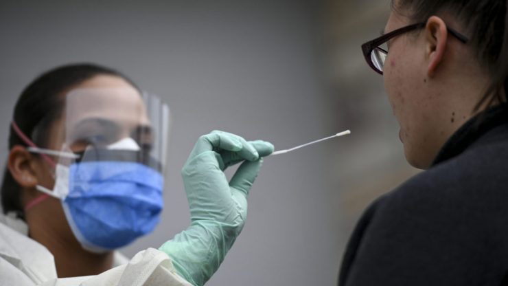 Ministerele fac liste cu angajații care vor să fie vaccinați