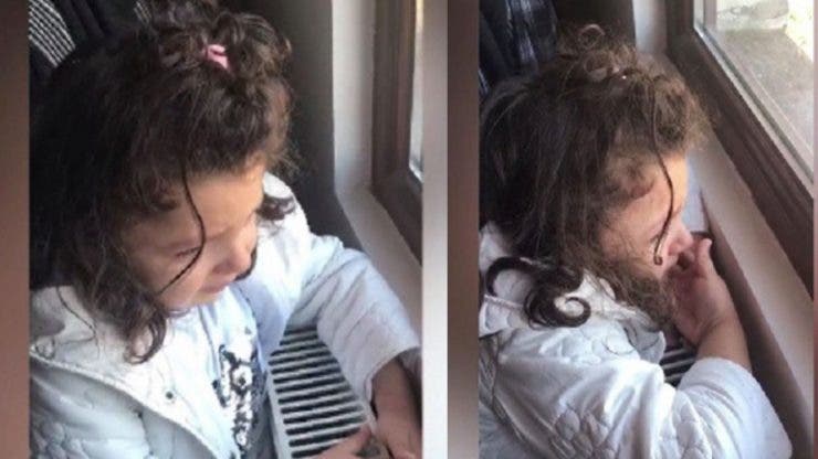 O fetiță a început să plângă pentru că nu a fost lăsată să voteze
