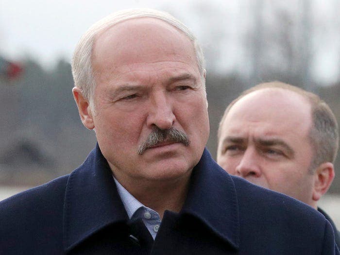 Le-a ordonat cetățenilor să trateze coronavirusul cu votcă! Ce spune acum ultimul dictator din Europa