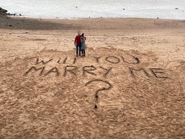 Cerere în căsătorie spectaculoasă! Momentul romantic a fost filmat de zeci de oameni