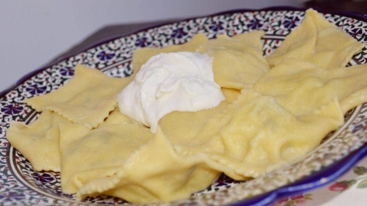Coltunași cu brânză dulce