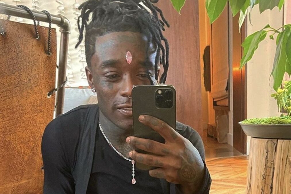 A făcut-o și pe asta. Rapperul Lil Uzi Vert și-a implantat un diamant roz în frunte. Câți bani a plătit pentru piatra prețioasă 26 diamant
