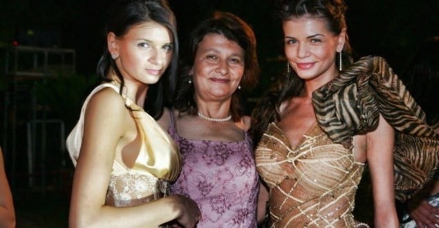 Ce a apărut la mormântul celor doi părinți ai Monicăi Gabor. Gestul surprinzător făcut de aceasta 28 monica si ramona gabor