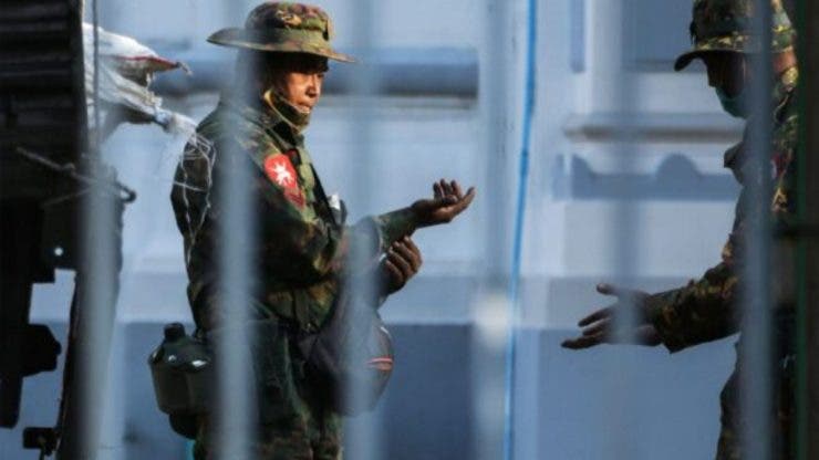 Myanmarul se întoarce la dictatura militară