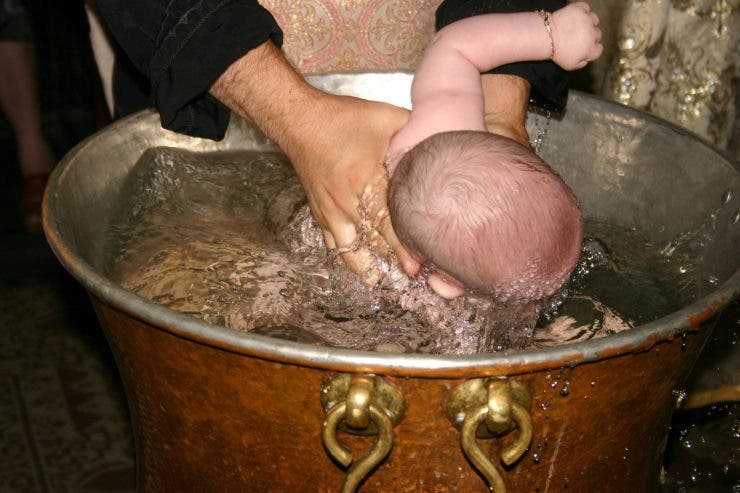 Care este cauza decesului bebelușului mort după botez? Ce au descoperit medicii după necropsie