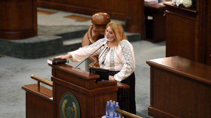 Diana Șoșoacă a făcut scandal în plenul Parlamentului! Ce a spus senatoarea despre legea Educației Sexuale