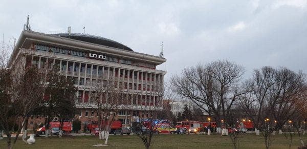 Incendiu la Politehnica Bucureşti! S-au văzut degajări mari de fum din clădirea Rectoratului