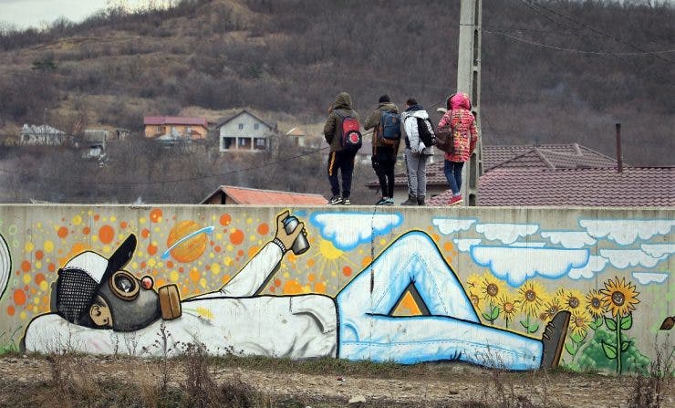 Cum se face școală online în comunitatea de la groapa de gunoi Pata-Rât din Cluj! ”Când ești sărac, cel mai greu e să continui”