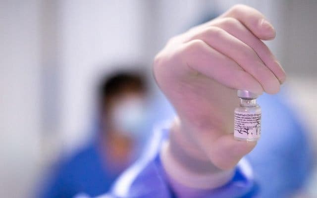 O nouă tranșă de vaccin de la Pfizer ajunge luni în România! Unde va fi distribuit
