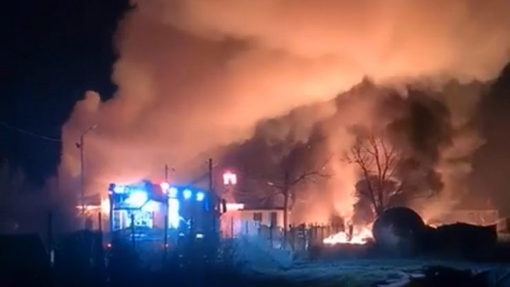 VIDEO Incendiu puternic în Prahova! O fabrică de produse pe bază de țiței, cuprinsă de flăcări 25 fabrica