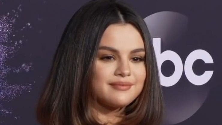 Selena Gomez a pierdut lupta cu kilogramele