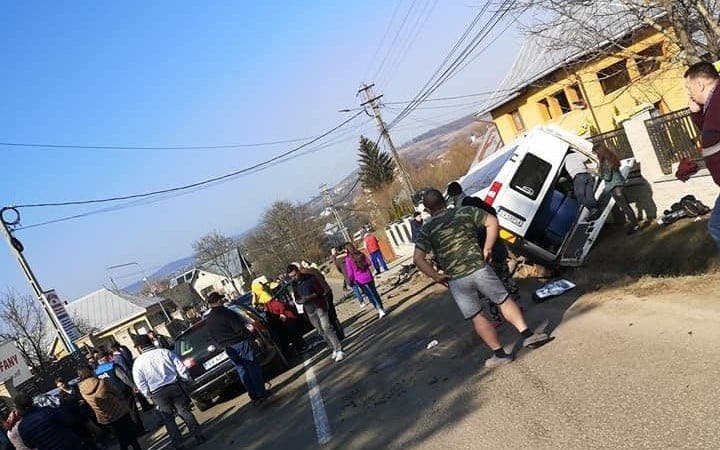 Imagini de la accidentul din Suceava în care a fost implicat un microbuz școlar VIDEO