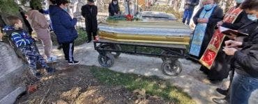 Primele imagini de la înmormântarea Corneliei Catanga! Artista este îngropată cu sicriul sigilat