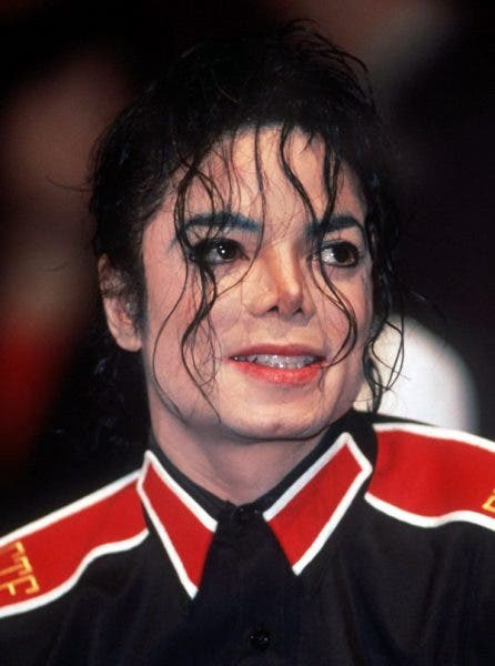 Cum ar fi arătat Michael Jackson dacă nu și-ar fi făcut operațiile estetice! Regele muzicii pop este de nerecunoscut