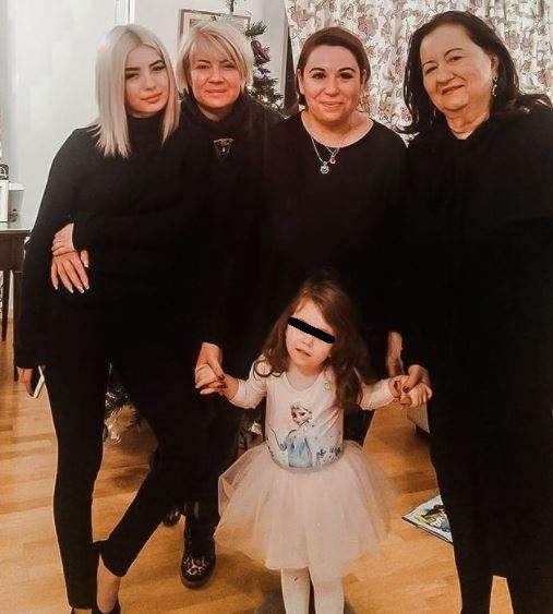 Fotografie rară cu Oana Roman și femeile din familia sa! Cum s-a afișat vedeta de 8 martie
