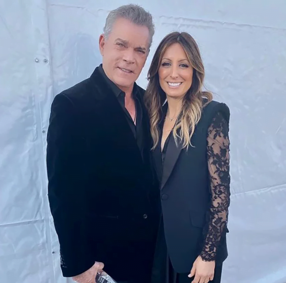 Ray Liotta este desfigurat din cauza operațiilor estetice. Cum arată celebrul actor 31 operatii estetice