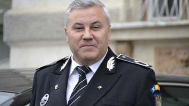 Șeful demis al Poliției Bacău, Vasile Oprișan, cinism la cote maxime. Mesajul halucinant pentru femeile bătute de soți: “Să nu mai sune la 112 în miez de noapte, să aștepte până dimineața cu reclamațiile” 25