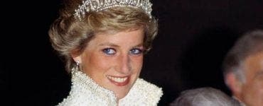 10 ținute memorabile purtate de Prințesa Diana