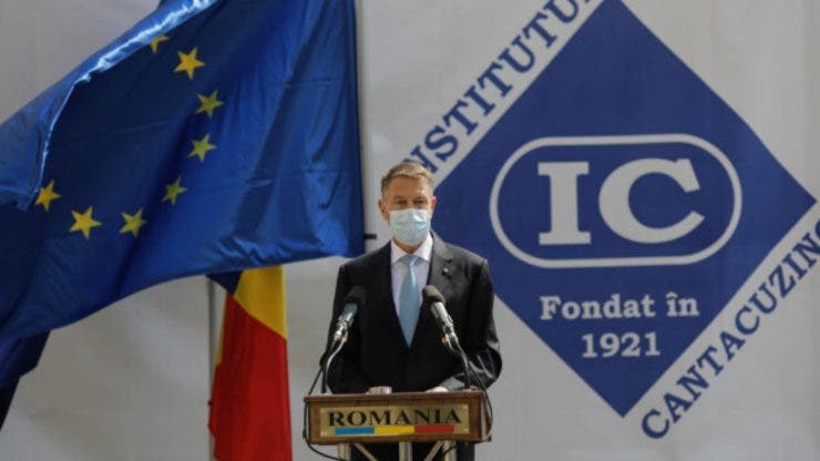 Președintele Iohannis îi îndeamnă pe români să aibă încredere în vaccin