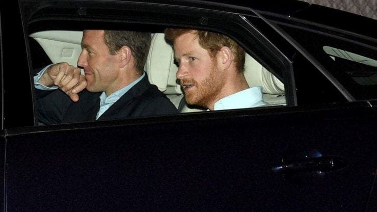 Prințul Harry a sosit în Marea Britanie pentru a fi alături de familia Regală (1)