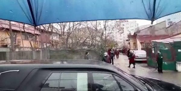 Nelu Ploieșteanu este condus pe ultimul drum! Fiicele artistului plâng în hohote și țipă de durere