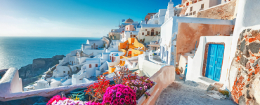 Vești bune pentru turiști! Grecia renunță la carantina obligatorie pentru turiștii din UE