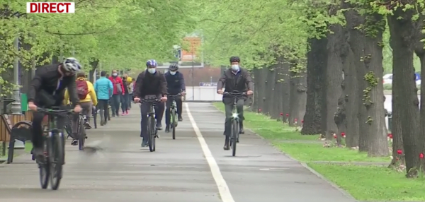 Klaus Iohannis a mers cu bicicleta la Cotroceni în Vinerea Verde! Cum a fost surprins șeful statului
