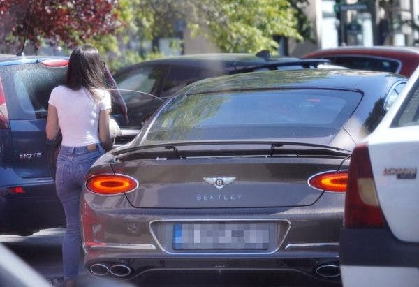 Ce mașină conduce fiica lui Gigi Becali? Tânăra face piața cu o mașină de 250 de mii de euro