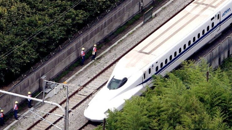 Un conducător de tren din Japonia a mers la toaletă în timp ce acceleratul mergea cu 150 kilometri pe oră.