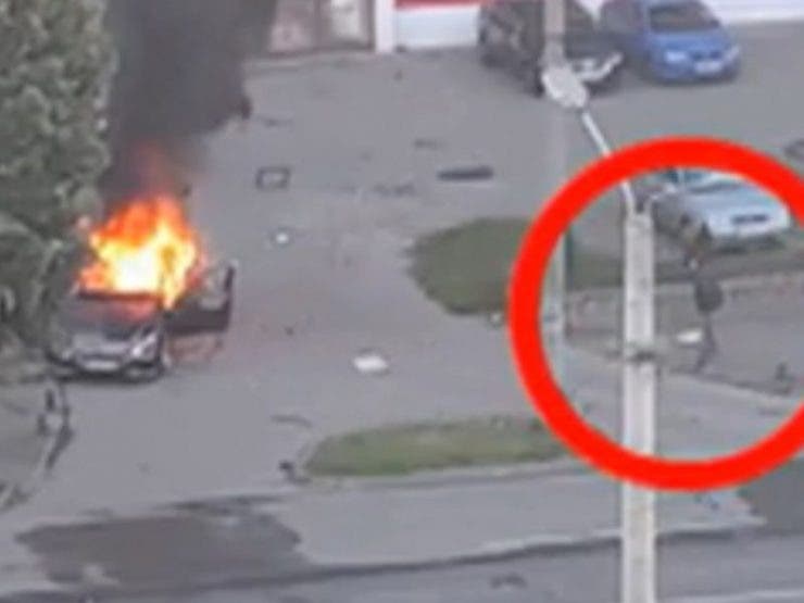 Noi detalii au ieșit la iveală în cazul atentatului cu bombă de la Arad! Un bărbat îmbrăcat în negru, surprins la locul exploziei