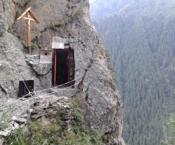 Cum arată acum chilia Părintelui Arsenie Boca din Munții Făgăraș! Locul a rămas o mărturie nestinsă