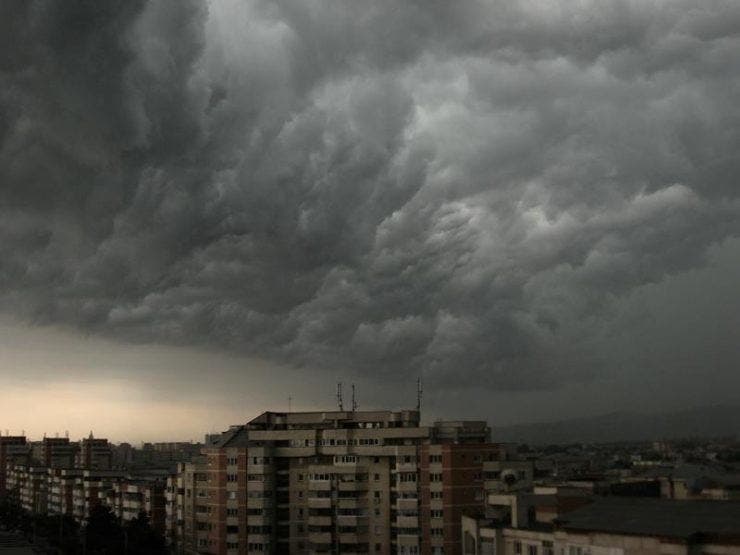 Alertă meteo ANM! Mai multe orașe din România vor avea parte de furtuni și vijelii