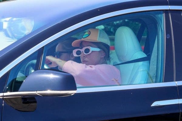 Lady Gaga, apariție neașteptată pe străzile din Malibu! Cum a fost surprinsă de paparazzi FOTO