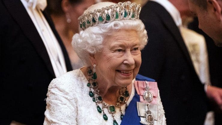 Regina Elisabeta a II-a, tot mai slăbită.