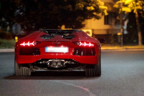 Adrian Minune a fost oprit de poliție în timp ce dădea ture cu Lamborghini-ul de 400.000 de euro! Ce făcea manelistul