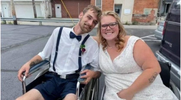 Miracolele se întâmplă! O femeie paralizată a reușit să meargă la propria nuntă