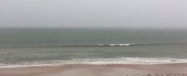 VIDEO A reușit să imortalizeze un moment incredibil! Ce se întâmplă atunci când un fulger lovește marea