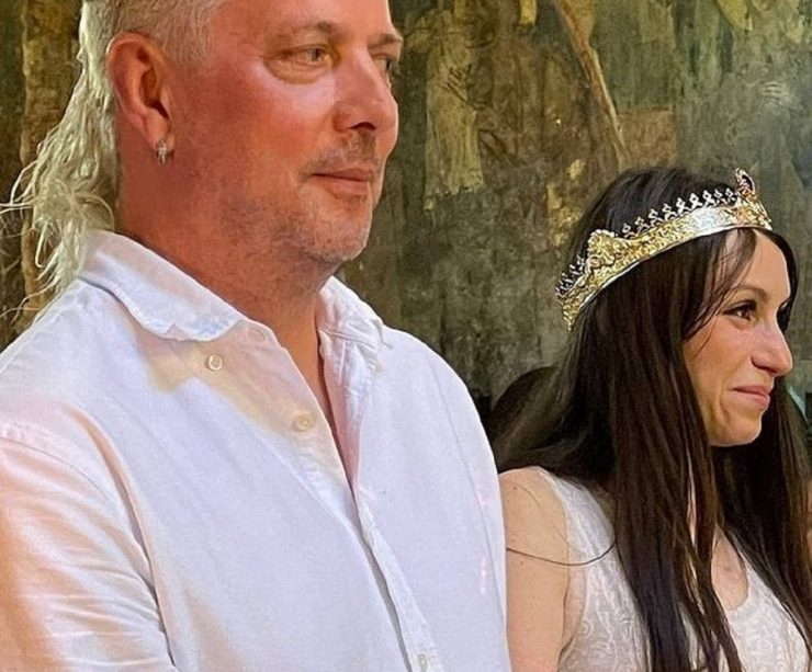 Vali Ionescu de la Voltaj s-a căsătorit! Primele imagini de la nuntă 25 Vali Ionescu de la Voltaj s-a căsătorit! Primele imagini de la nuntă