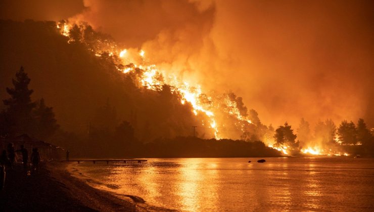 Imagini devastatoare după incendiile din Grecia. Doi oameni au murit și peste 20 de persoane au fost rănite 28 flacari devastatoare