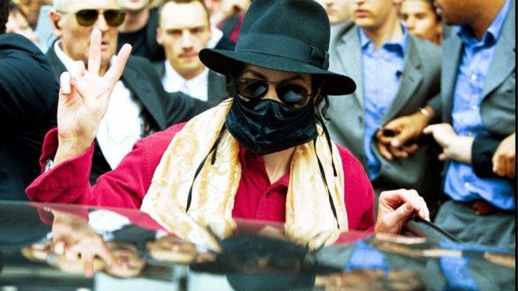 De ce copiii lui Michael Jackson erau obligați să poarte mască.