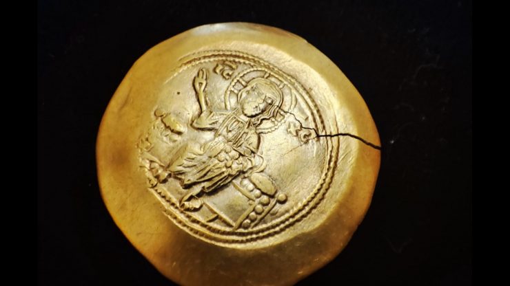 Comoară descoperită în județul Prahova de un pasionat de istorie! Este vorba de mai multe monede și cercei de aur, cui i-ar fi aparținut 25 comoara descoperita in prahova