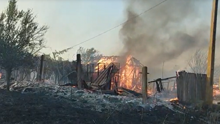 Incendiu la Deveselu. Focul a mistuit tot în cale, oamenii sunt disperați: “Nu avem decât ce-i pe noi, nu acte, nimic” 25 incendiu deveselu