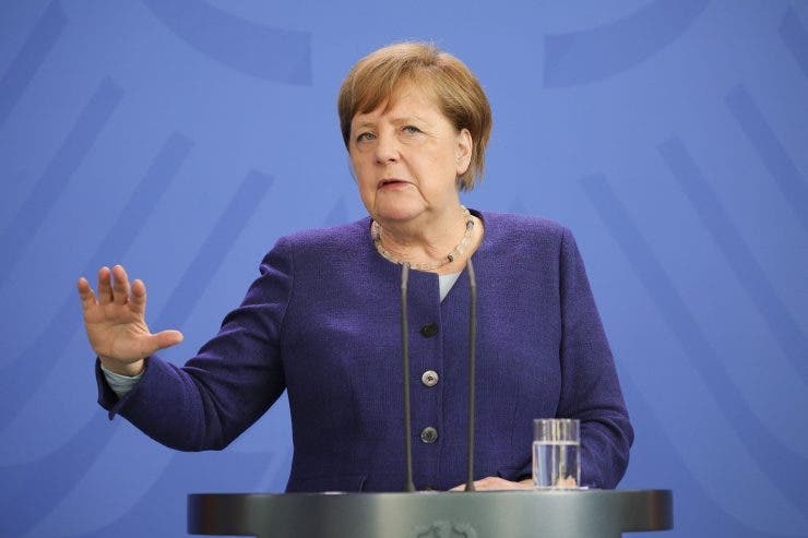 Cum arată Angela Merkel în costum de baie! Au apărut fotografii rare cu liderul german
